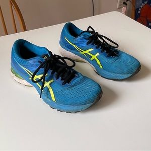 Asic running shoes size 10 womens / 8.5 mens